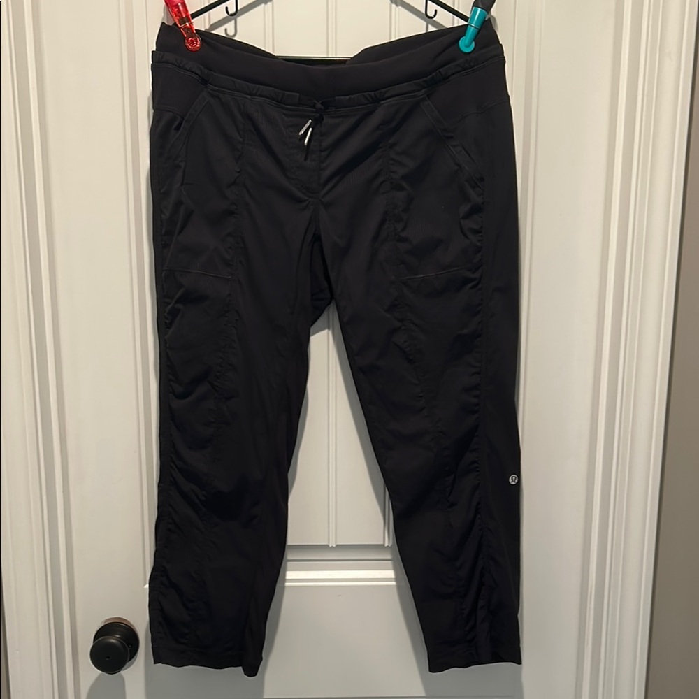Black Lululemon cropped studio fix pant